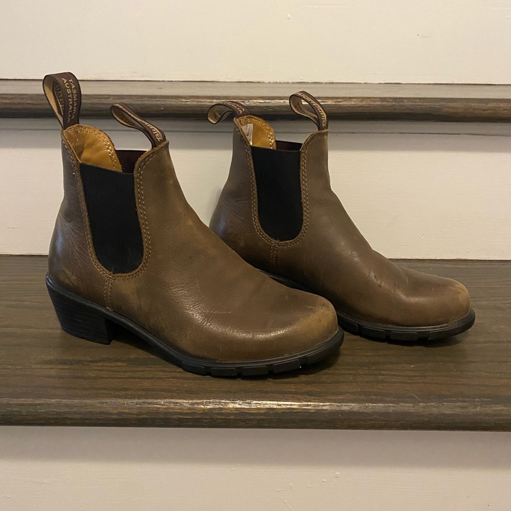 Blundstone Boots 1677 WOMEN'S SERIES
HEELED BOOTS - RUSTIC BROWN/TAUPE 7.5